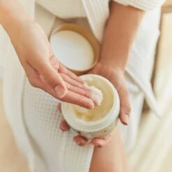 Kneipp Silky Secret - Cream & Oil Body Scrub 6 Kneipp Silky Secret - Cream & Oil Body Scrub -Verzorgingsproducten 1200x1200 337