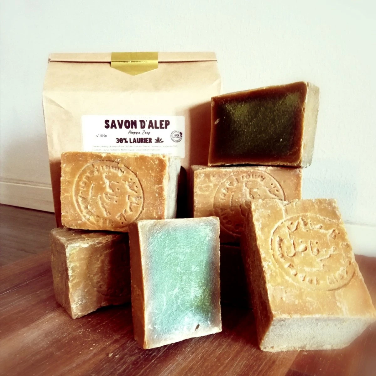 Aleppo Zeep - Olijf En 30 % Laurier - Savon D'Alep - 6 Blokken - +/- 1,2 Kg 2 Aleppo Zeep - Olijf En 30 % Laurier - Savon D'Alep - 6 Blokken - +/- 1,2 Kg - Afbeelding 2