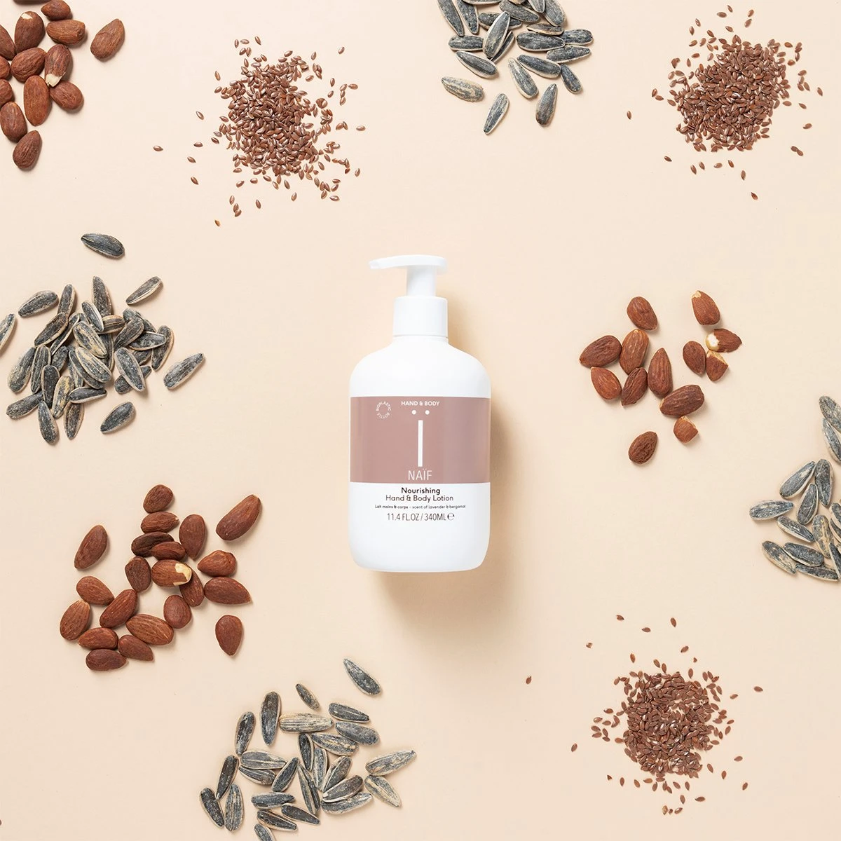 Naïf Verzorgende Handlotion - Plasticvrij - Handverzorging - 2 X 340ml - Met Natuurlijke Ingrediënten 2 Naïf Verzorgende Handlotion - Plasticvrij - Handverzorging - 2 X 340ml - Met Natuurlijke Ingrediënten - Afbeelding 2