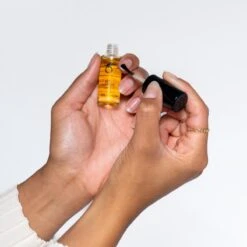 Herome Exit Damaged Nails Nagelolie – Amandelolie Met Vitamines En Mineralen Verbetert En Herstelt De Nagels - 7 Ml. 15 Herome Exit Damaged Nails Nagelolie – Amandelolie Met Vitamines En Mineralen Verbetert En Herstelt De Nagels - 7 Ml. -Verzorgingsproducten 1200x1200 641