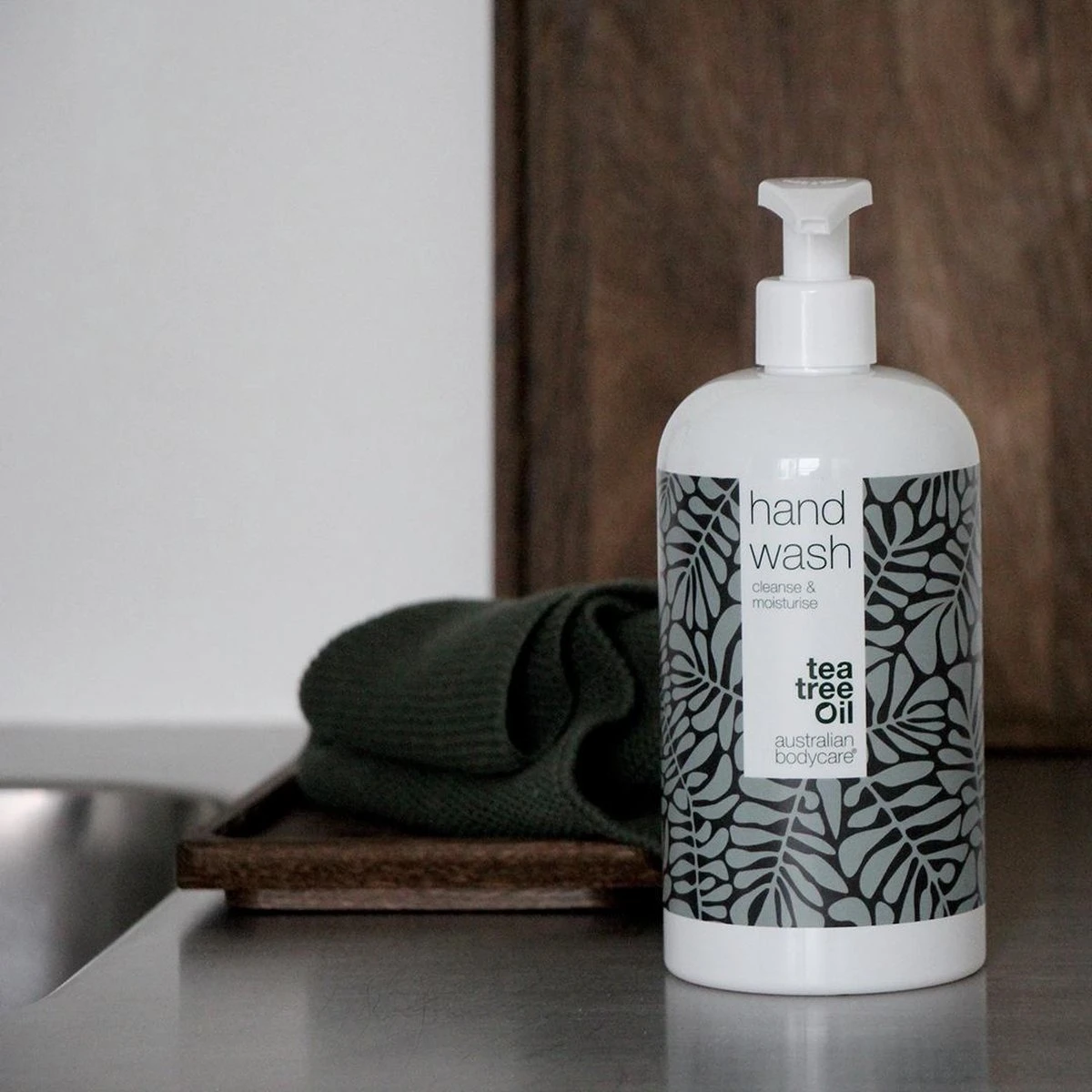 Australian Bodycare Hand Wash 500 Ml - Vochtinbrengende & Effectieve Handzeep Met 100% Natuurlijke Tea Tree Olie - Effectief Tegen Vuil - Houdt De Goede Flora Van De Huid In Balans - Geschikt Voor Alle Huidtypen 4 Australian Bodycare Hand Wash 500 Ml - Vochtinbrengende & Effectieve Handzeep Met 100% Natuurlijke Tea Tree Olie - Effectief Tegen Vuil - Houdt De Goede Flora Van De Huid In Balans - Geschikt Voor Alle Huidtypen - Afbeelding 4