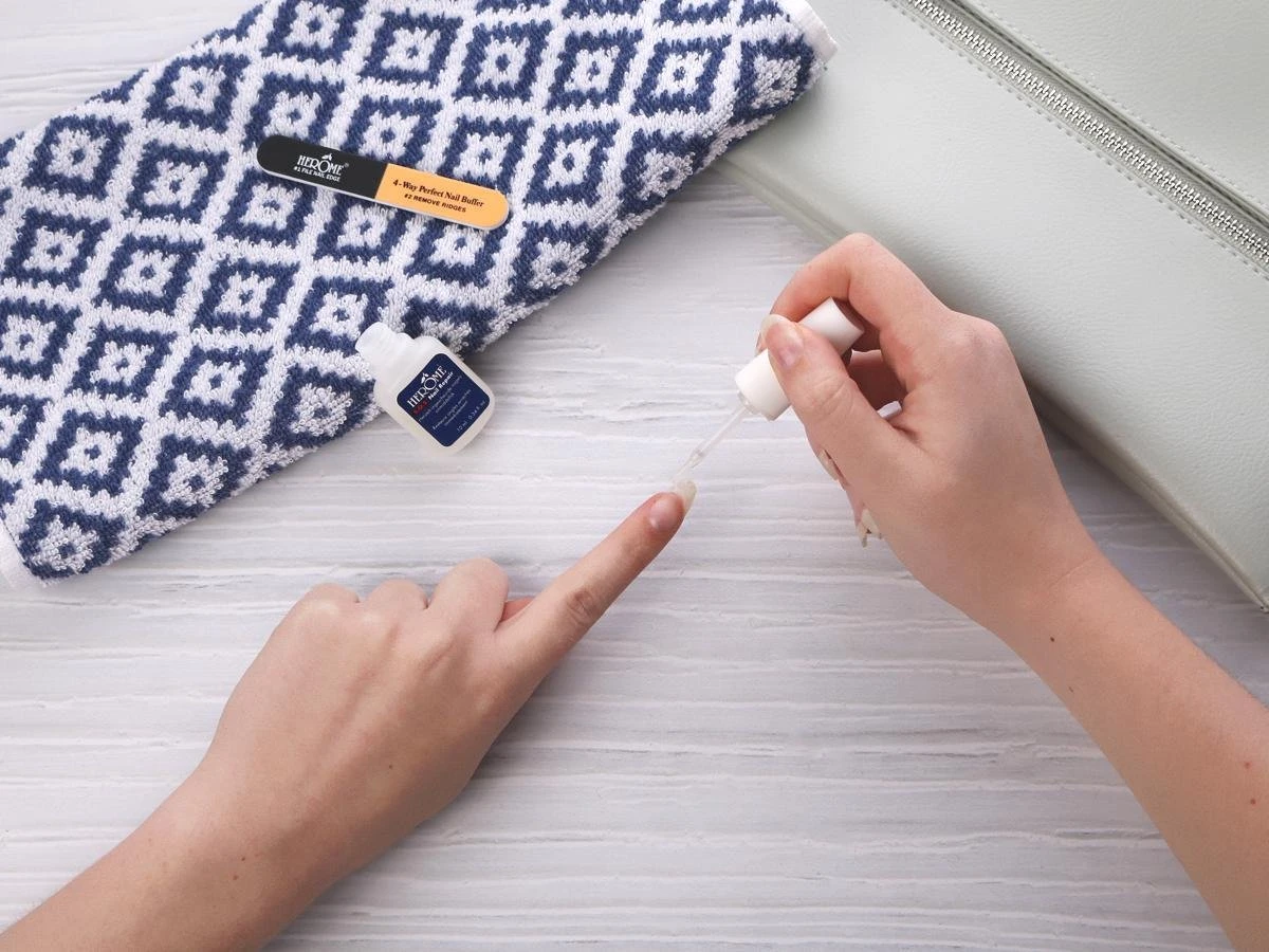 Herome Herome SOS Nail Repair -Repareer Eenvoudig Gescheurde Ingescheurde Nagels - Nagellijm Met Vijl - 10ml. 5 Herome Herome SOS Nail Repair -Repareer Eenvoudig Gescheurde Ingescheurde Nagels - Nagellijm Met Vijl - 10ml. - Afbeelding 5