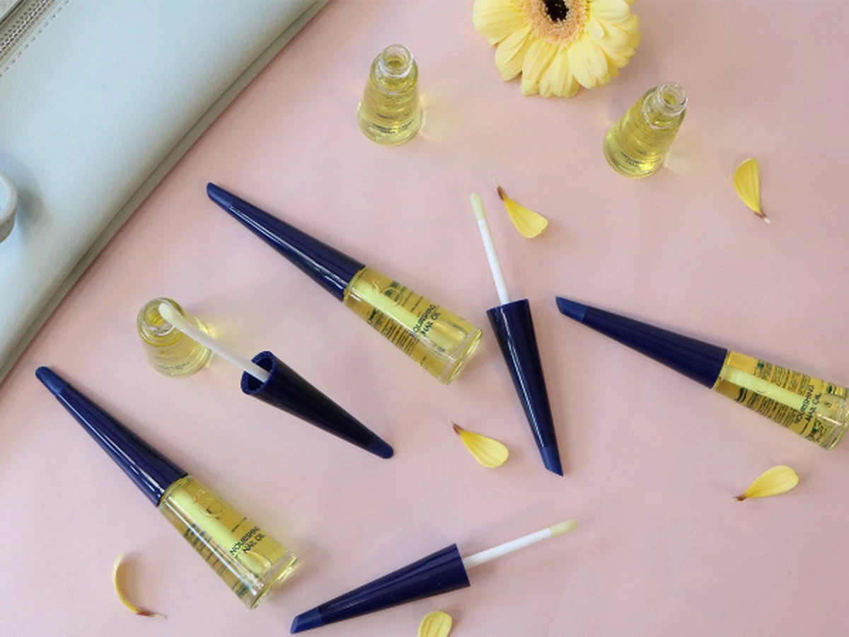 Herome Voedende Nagelolie - Nourishing Nail Oil - Herstelt, Droge, Breekbare Nagels En Maakt Nagels Weer Gezond En Veerkrachtig.- 10ml. 5 Herome Voedende Nagelolie - Nourishing Nail Oil - Herstelt, Droge, Breekbare Nagels En Maakt Nagels Weer Gezond En Veerkrachtig.- 10ml. - Afbeelding 5