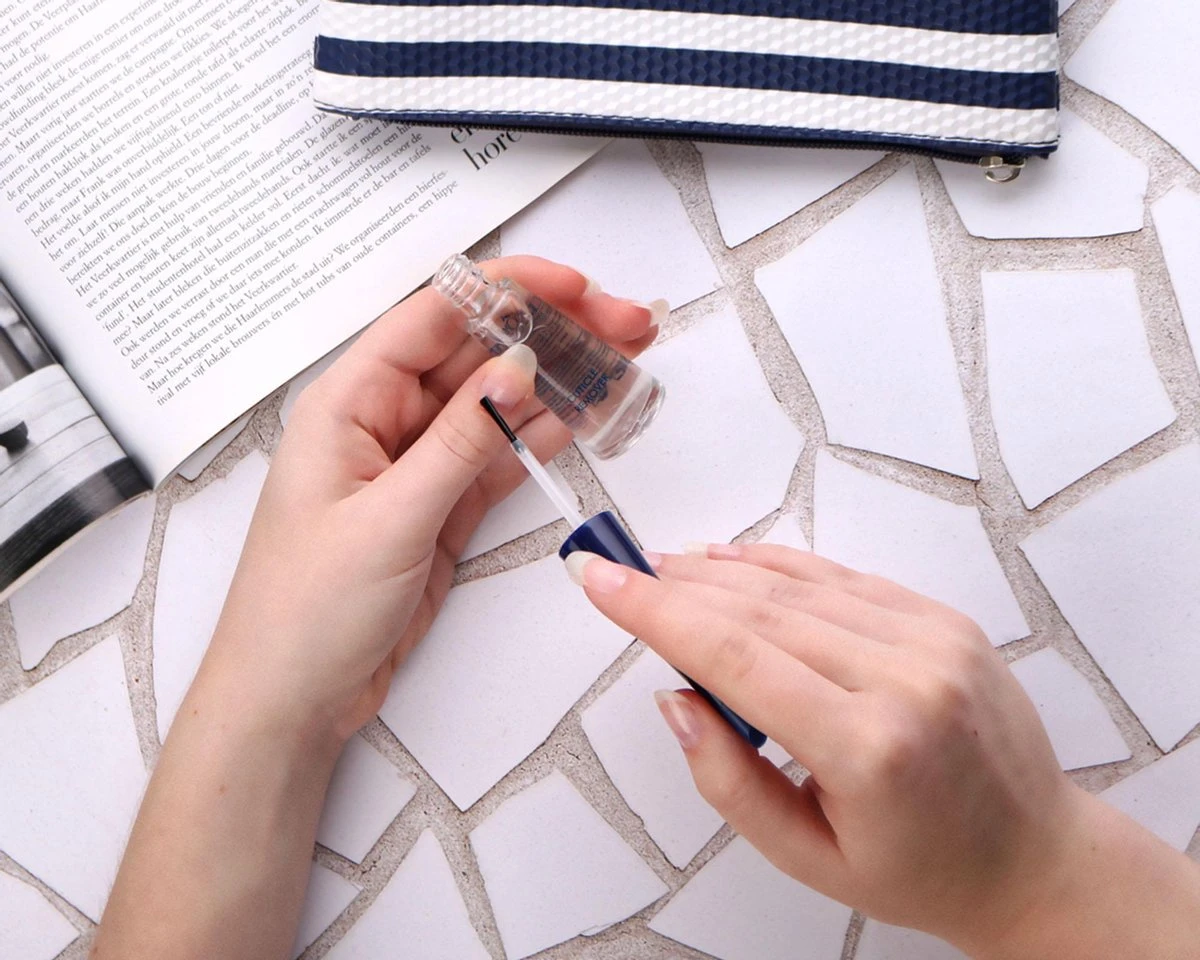 Herome Nagelriemverwijderaar - Cuticle Remover - Binnen 1 Minuut Elastische, Zachte En Soepele Nagelriemen - Verwijdert Losse Velletjes - 10ml. 4 Herome Nagelriemverwijderaar - Cuticle Remover - Binnen 1 Minuut Elastische, Zachte En Soepele Nagelriemen - Verwijdert Losse Velletjes - 10ml. - Afbeelding 4