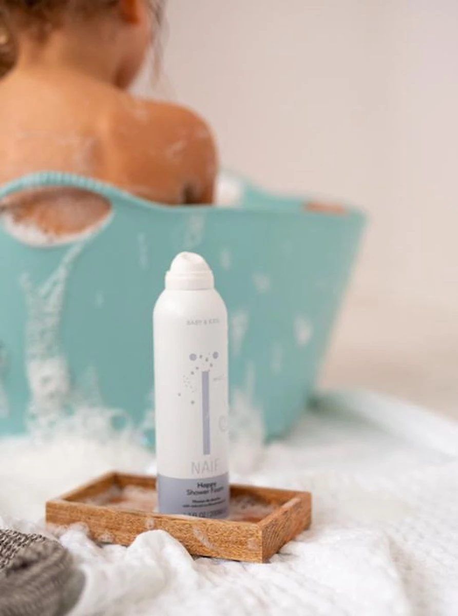 Naïf Family Doucheschuim Showerfoam Set - Voordeelverpakking - Lichaamsverzorging - 2 Stuks - Met Natuurlijke Ingrediënten 2 Naïf Family Doucheschuim Showerfoam Set - Voordeelverpakking - Lichaamsverzorging - 2 Stuks - Met Natuurlijke Ingrediënten - Afbeelding 2